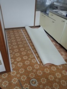 団地のレトロな花柄のフロア