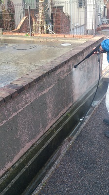 コンクリート塀高圧洗浄